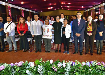Fotos: Rubén Morales // La diputada Liz Arroyo Rodríguez después de rendir su Informe Legislativo, acompañada de invitados especiales, legisladores, funcionarios y la ciudadanía.