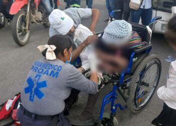 La mujer requirió ser trasladada a una clínica para su correcta atención.