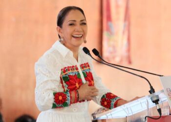 Foto: Adrián Gaytán // La presidenta honoraria del Sistema DIF Oaxaca, Irma Bolaños Quijano, rindió su segundo informe de actividades.