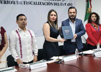 Foto: cortesía // La titular de la ASFEO, Sarahí Noriega Ricárdez, entrega Informe de Resultados de las Cuentas Públicas, Estatal y Municipales 2023.