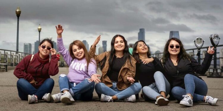 La agrupación está conformada por cinco talentosas jóvenes de origen mixteco.
