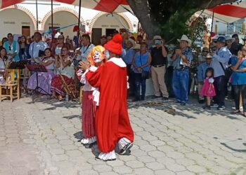 La ceremonia se llevó a cabo este jueves 06 de noviembre en la explanada municipal de dicho lugar.