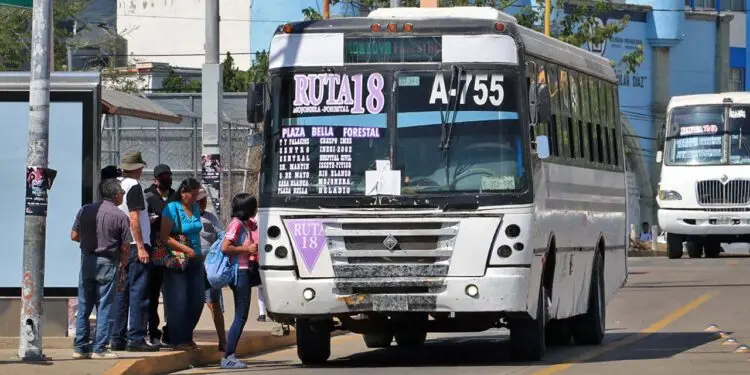 Foto: Adrián Gaytán // La ciudadanía, con nulas garantías de mejoramiento del servicio del transporte urbano.