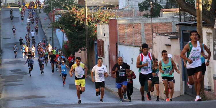 Fotos: Leobardo García Reyes // La IMSS-Monte Albán tuvo una superior a los 700 corredores.