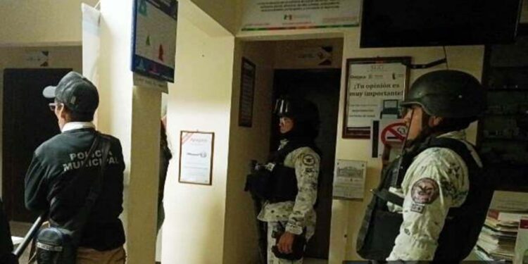 La menor fue llevada al hospital del IMSS de Mariscala de Juárez para recibir atención médica.