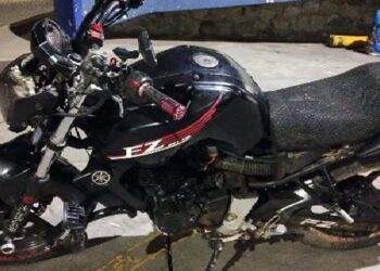 La moto fue abandonada en la calle Bugambilias esquina Pinos, colonia Jardín.