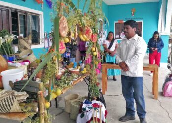 Fotos: René López // La ofrenda, un verdadero homenaje a los ancestros.