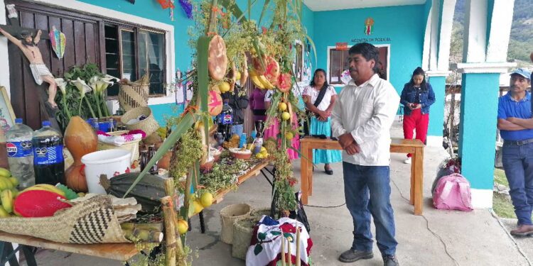 Fotos: René López // La ofrenda, un verdadero homenaje a los ancestros.