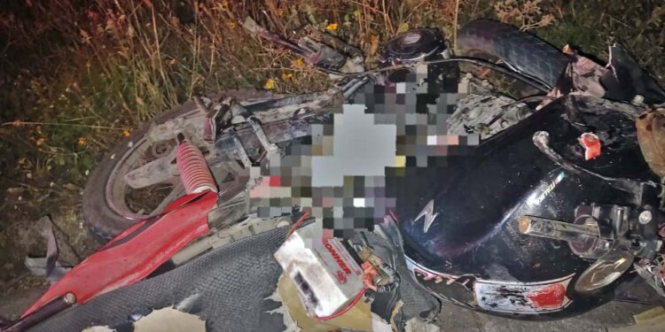 La persona fallecida presentaba fracturas en el antebrazo y la rodilla del lado izquierdo.