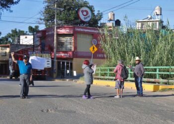 Foto: Jesús Santiago // La protesta de vecinos de Santa Lucía que desencadenó el caos vehicular en la capital.