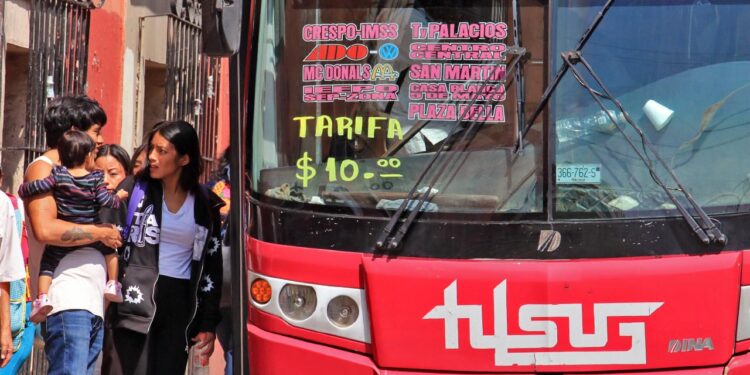 Foto: Adrián Gaytán // La única diferencia entre ayer y hoy es que se pagan 2 pesos más.