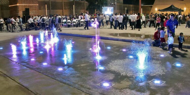 Foto: Adrián Gaytán // Las fuentes saltarinas que adornan el lugar.