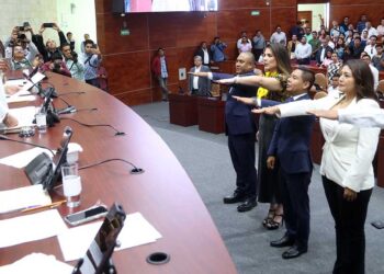 Foto: Luis Alberto Cruz // Los nuevos integrantes de la Jucopo rinden protesta.