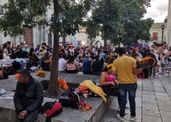 Foto: Jesús Santiago // Los pintacaritas tomaron la plaza a un costado de Catedral.