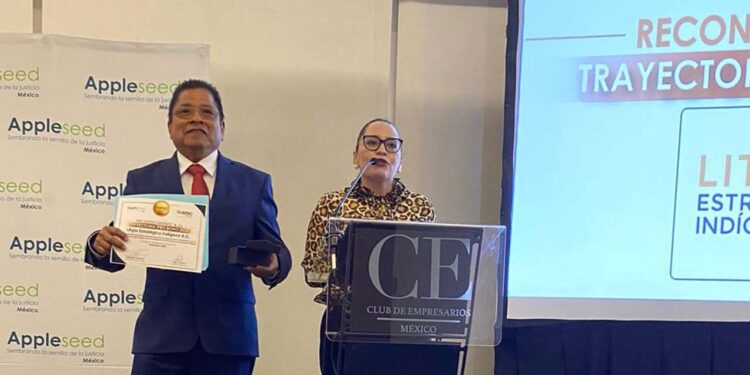 Foto: cortesía // Mariana Yáñez y Carlos Morales, recibieron el reconocimiento.