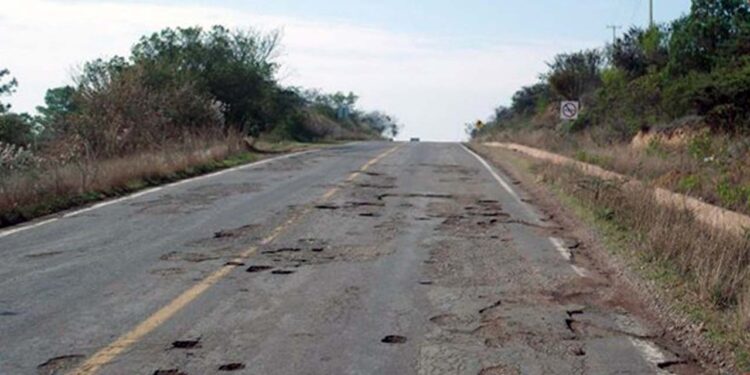 Miles de conductores que circulan diariamente por la carretera 190 Huajuapan-Oaxaca están en riesgo.