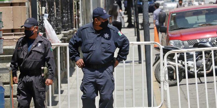 Foto: Archivo El Imparcial // Persiste el déficit de policías en la ciudad de Oaxaca. Se requieren de otros 600 policías, además de 150 agentes de vialidad.