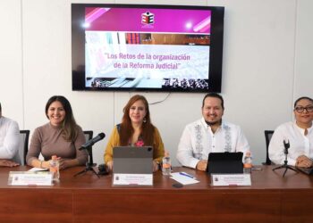 Foto: IEEPCO // Participantes del panel: Los retos de la organización de la Reforma Judicial.