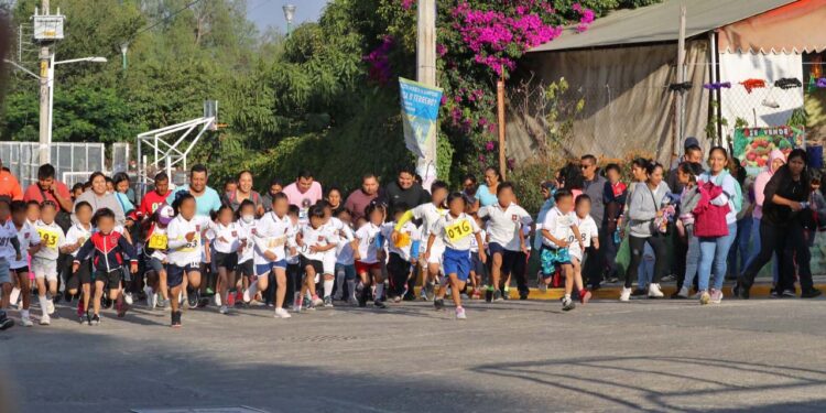 Fotos: Leobardo García Reyes // Participó la mayoría de la comunidad estudiantil de la Escuela Primaria Rosario Castellanos.