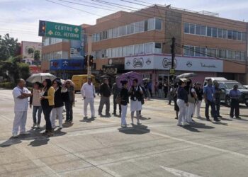 Foto: Jesús Santiago // Persiste la movilización del Hospital Civil ante los oídos sordos del gobierno estatal.