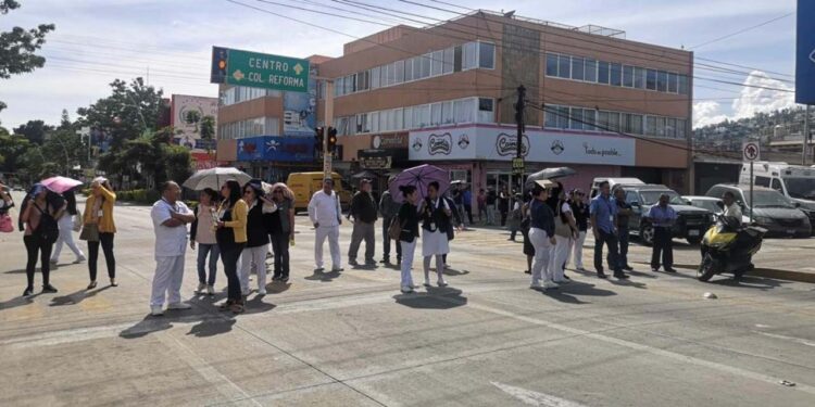 Foto: Jesús Santiago // Persiste la movilización del Hospital Civil ante los oídos sordos del gobierno estatal.