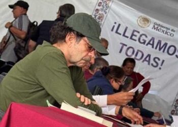 Explota Quadri tras críticas por registrarse a Pensión Bienestar