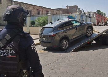 Foto: Adrián Gaytán // Rechazan acuerdo con gruyeros, pero siempre son llamados por agentes de vialidad.