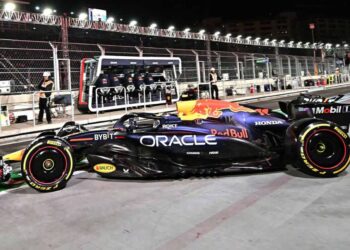 ‘Checo’ Pérez y Verstappen enfrentan desafíos en las prácticas libres