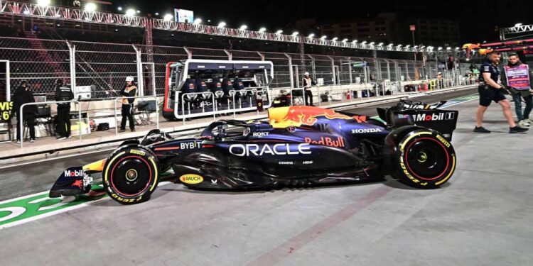 ‘Checo’ Pérez y Verstappen enfrentan desafíos en las prácticas libres