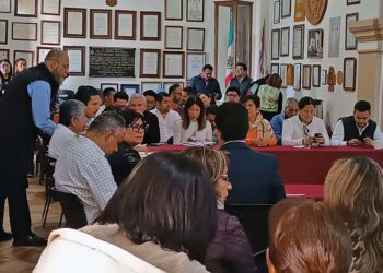 Foto: Lisbeth Mejía Reyes // Sesiona el comité interno de entrega -recepción, en el palacio municipal.