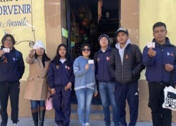 Se realizó la entrega de distintivos color naranja alusivos al movimiento.