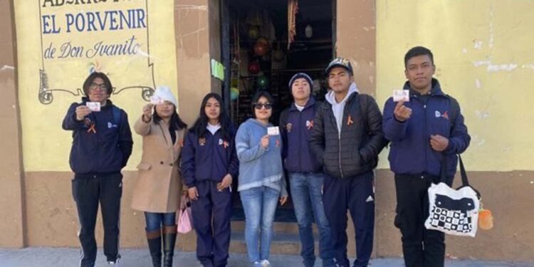 Se realizó la entrega de distintivos color naranja alusivos al movimiento.