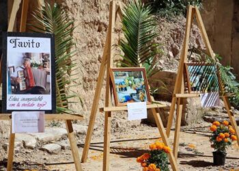 Se realizó esta actividad en el panteón entre misas, vendimia, música y más actividades.