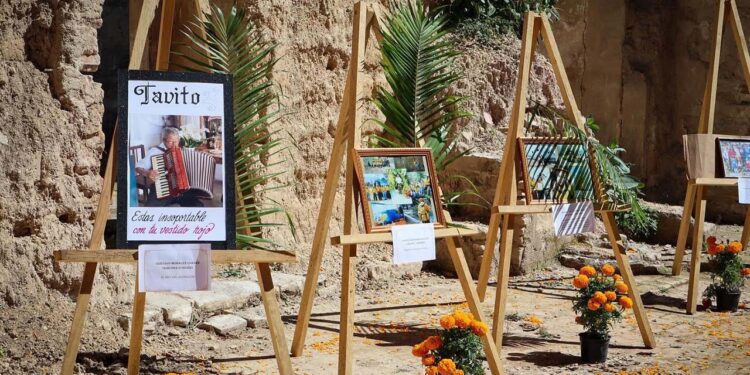 Se realizó esta actividad en el panteón entre misas, vendimia, música y más actividades.