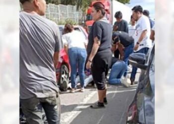 Según los primeros informes, el conductor de la motocicleta fue detenido en el lugar.