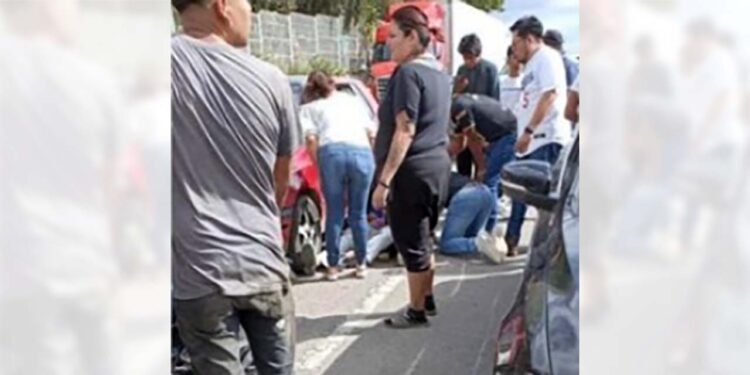Según los primeros informes, el conductor de la motocicleta fue detenido en el lugar.