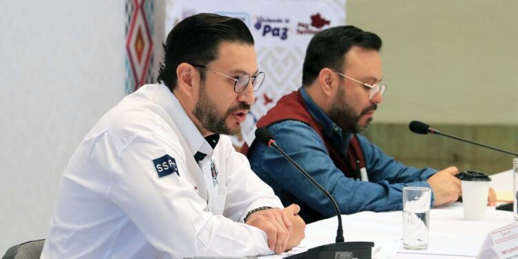 Foto: Adrián Gaytán // Solo dos personajes ofrecieron ayer la conferencia de seguridad. Jesús Romero aseguró que gobiernos previos vigilaban a líderes de organizaciones.