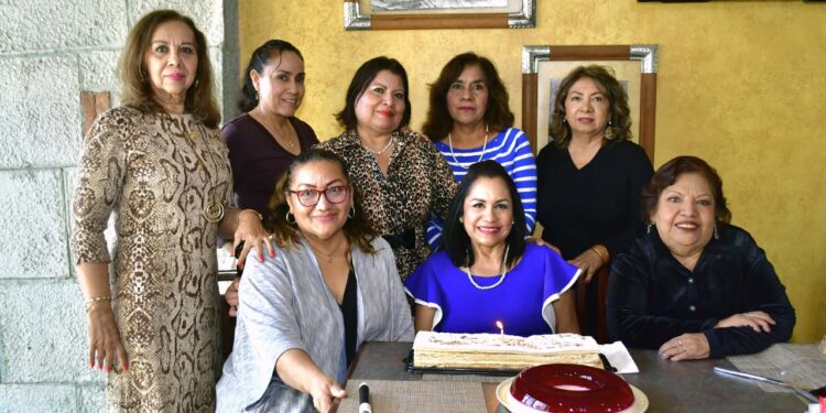 Foto: Rubén Morales // Sylvia Torres, Alma Delia Luis, Soco Antonio, María De Jesús Cuevas, Nohemí Santos, Teresita Peralta y Magy Gómez.