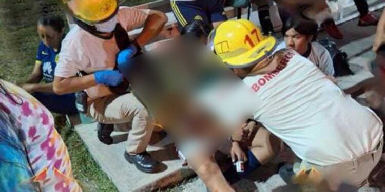 Una menor se lesionó el cráneo y cuello cuando disputaba un balón.