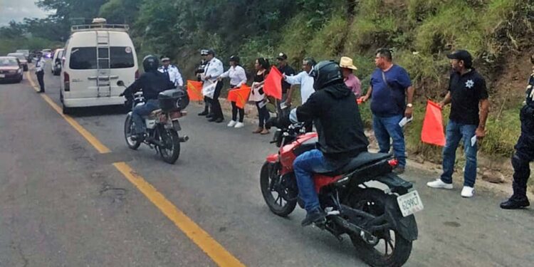 Un motociclista fue despojado de su unidad de motor sin que se pudiera localizar a los asaltantes.