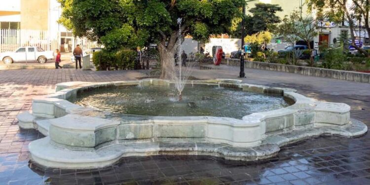 Foto: Gobierno de Oaxaca // Una de las fuentes del Paseo Juárez, El Llano tras su remodelación.