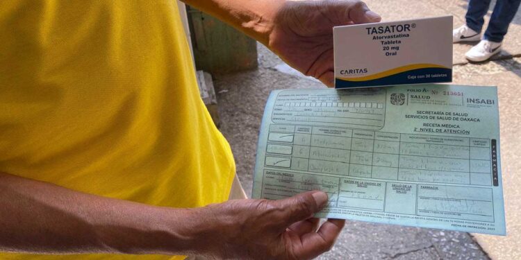Foto: Yadira Sosa // Una receta con apenas 1 de los 12 medicamentos solicitados en el Hospital Civil.