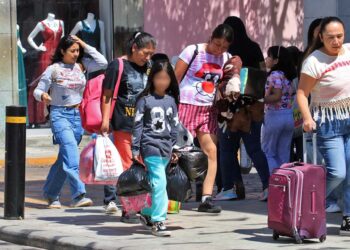 Foto: Adrián Gaytán // Varios grupos de turistas se alistaban para regresar a sus ciudades de origen.