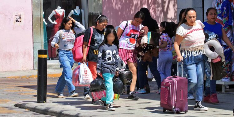 Foto: Adrián Gaytán // Varios grupos de turistas se alistaban para regresar a sus ciudades de origen.