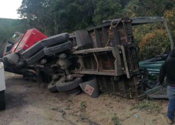 Vuelca en la carretera Mixteca.