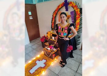 Yusleydis Martínez Mendoza, en la Universidad del Golfo de México, campus Huatulco.