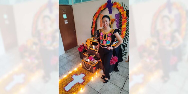 Yusleydis Martínez Mendoza, en la Universidad del Golfo de México, campus Huatulco.