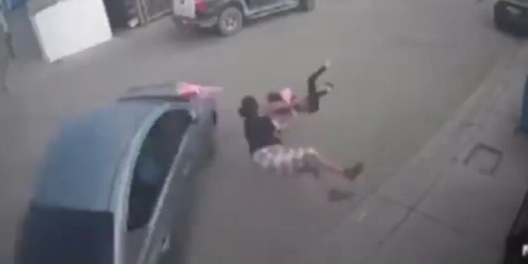 VIDEO | ¡Indignación por atropello brutal a madre e hija en Tijuana!
