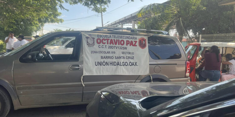 ¡Bloqueo carretero en Unión Hidalgo!