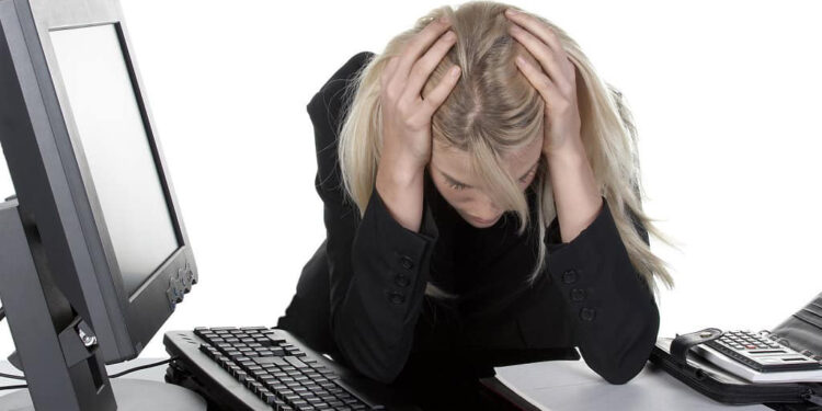 ¿Cómo afecta nuestra salud mental la productividad tóxica y por qué deberíamos frenarla?